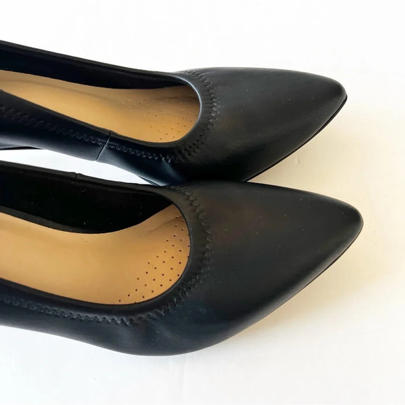 Clarks Illeana Smooth Black Leather Pointed Toe Pump Size 7.5 Career Classic EUC - Picture 6 of 12
